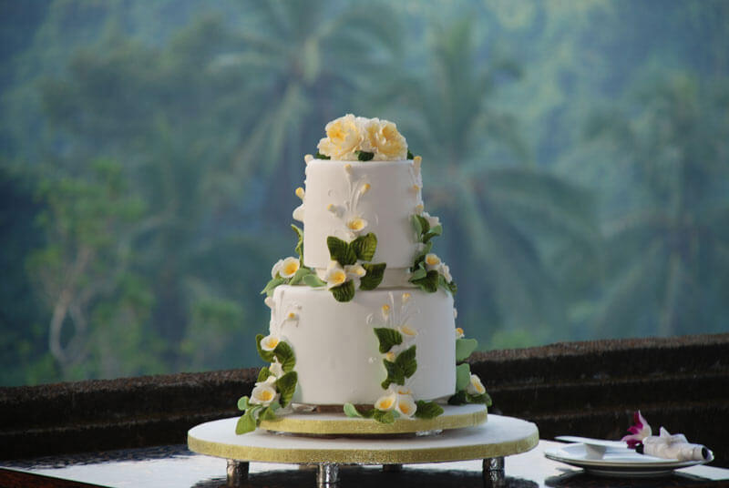 An elegant wedding cake in Bali
