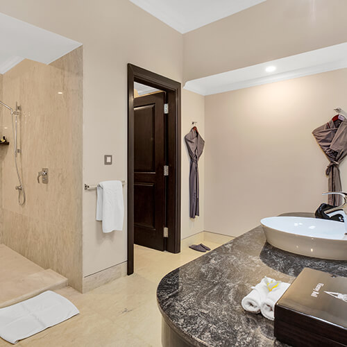 Vice Regal Villa - Mezzanine Bathroom