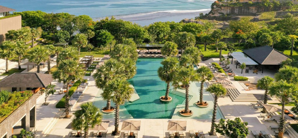 The pool and grounds of Radisson Blu Bali in Uluwatu