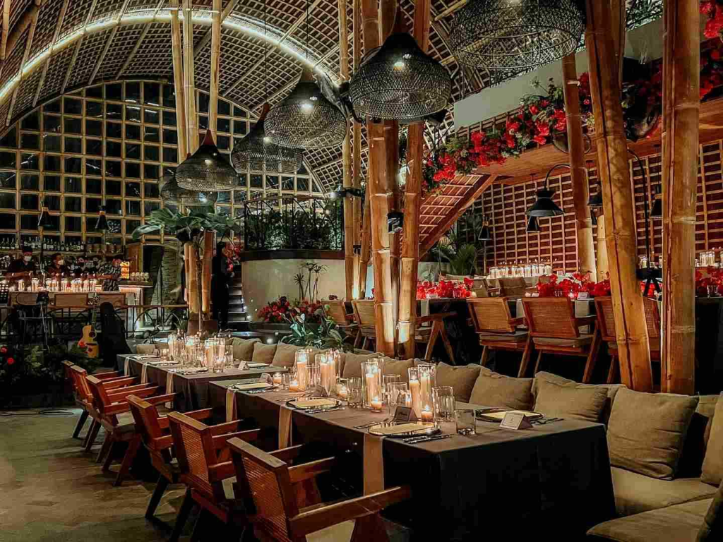 The dining area of Akar in Ubud.